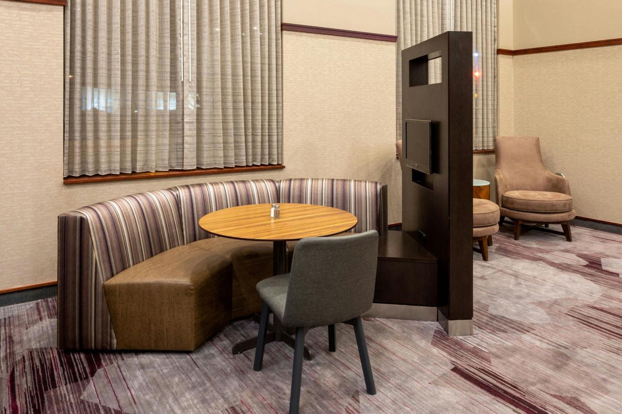 Courtyard Mayo Clinic Area/saint Marys 3*